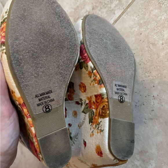 5/$25 Flower Wedges - Picture 2 of 4